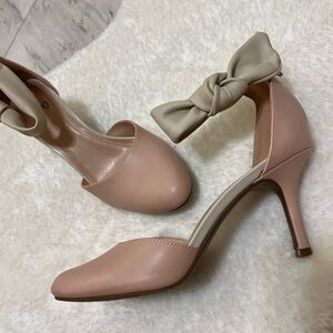 Excellent Condition Impo Pale Pink Ankle Strap Pumps